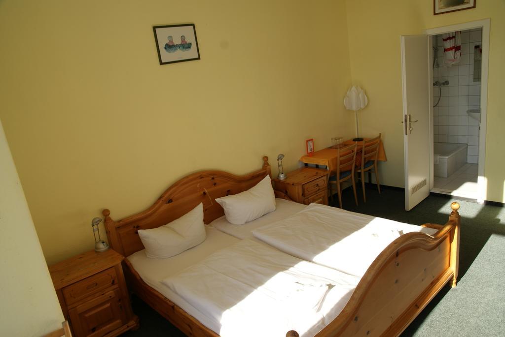 Happy Go Lucky Hotel + Hostel Берлин Экстерьер фото