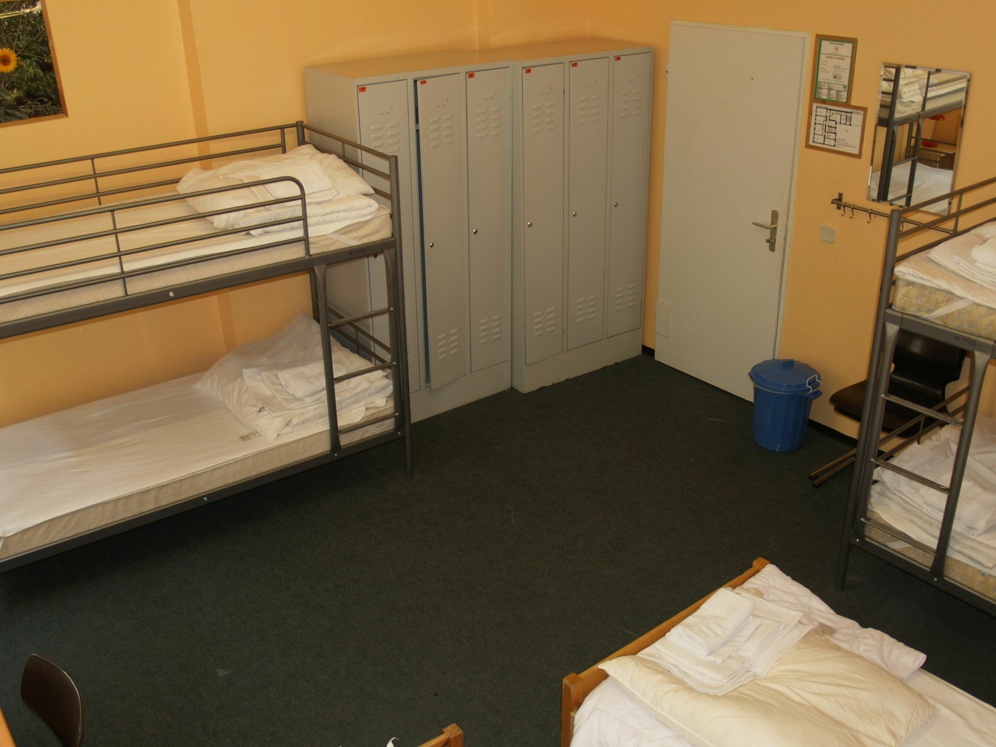 Happy Go Lucky Hotel + Hostel Берлин Экстерьер фото