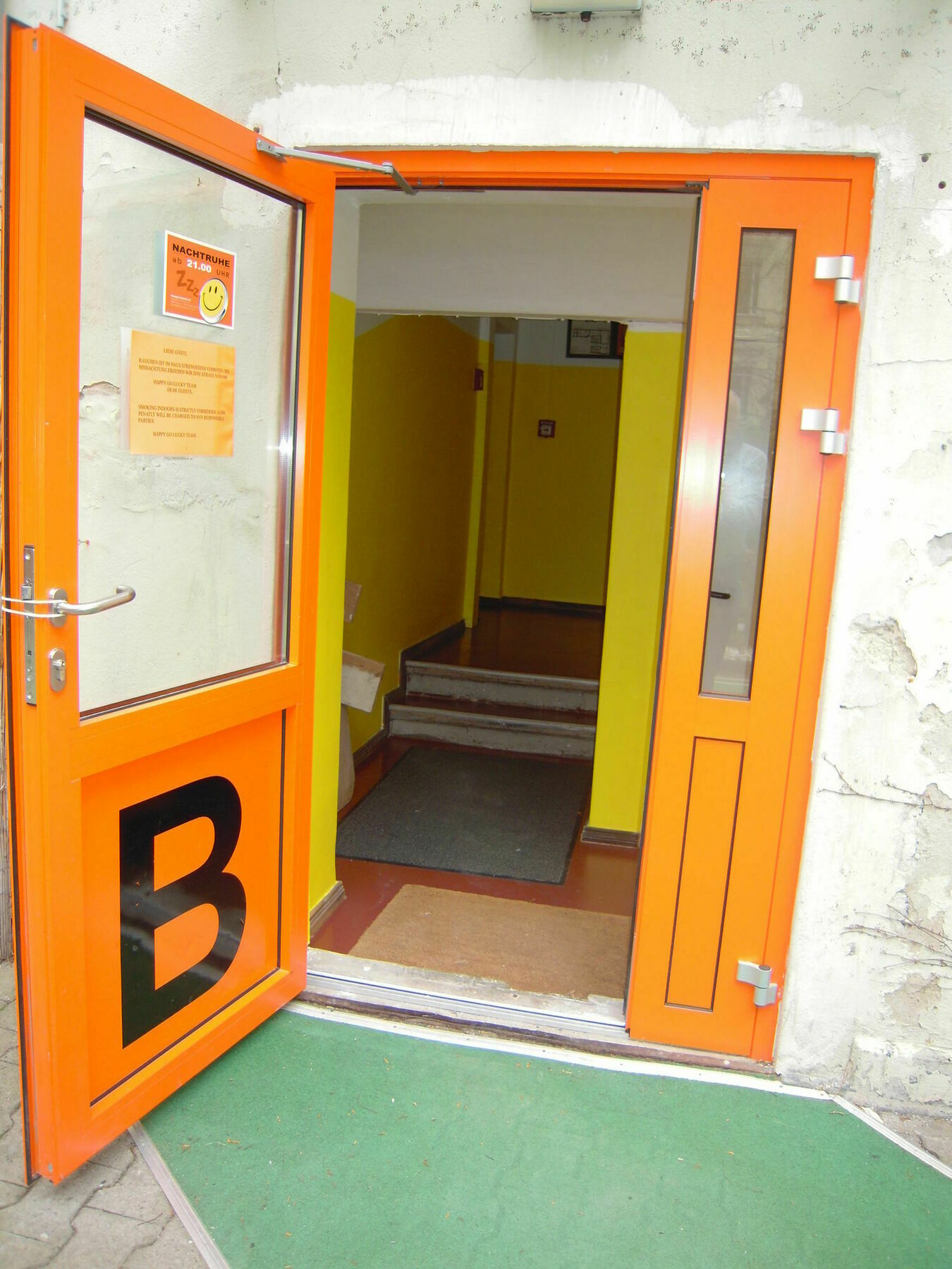 Happy Go Lucky Hotel + Hostel Берлин Экстерьер фото